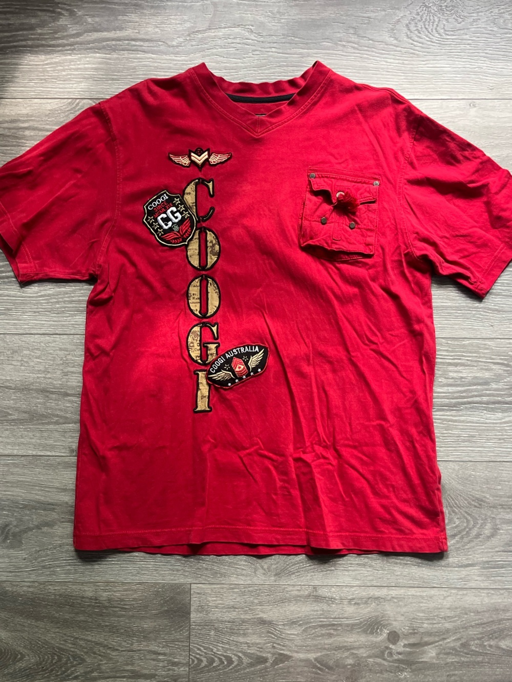 COOGI Red Logo Cargo Pocket Crew Neck Tee Shirt Men’s Size L Streetwear 90s Y2K